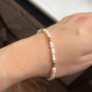 🎉HP! Freshwater Pearl and Gold Bracelet